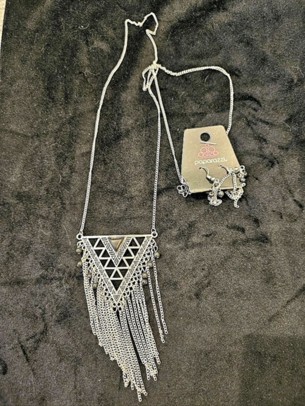Paparazzi Flintstone Flirt Geometric Necklace Silver & Black